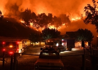حرائق غابات كاليفورنيا تقتل 5 أشخاص وتدمر أكثر من 500 مبنى