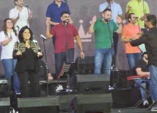 إسعاد يونس تشارك في غناء تتر مسلسل بكيزة وزغلول في مهرجان العلمين