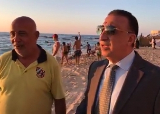 فيديو.. محافظ الإسكندرية عن سباحة أهالي في شاطئ ابو قير: "مفيش وعي"