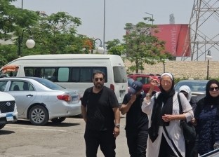 وصول حسام حسني ومحمد محيي إلى جنازة علاء عبدالخالق (صور)