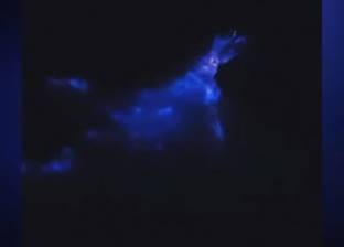 بالفيديو| بركان يقذف حمما زرقاء