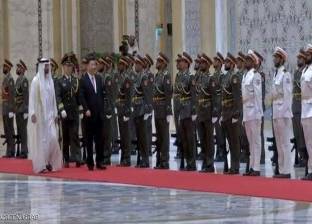 الشيخ خليفة يستقبل الرئيس الصيني ويقلده وسام "زايد"