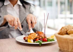 دراسة صادمة تكشف عن كمية بلاستيك نبتلعها مع كل وجبة!