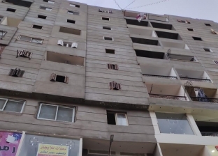 لحظة سقوط عريس الإسكندرية من الطابق الخامس أثناء رفع «العفش» (فيديو)