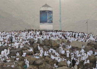 احتشاد أكثر من مليوني حاج فوق جبل عرفات اليوم
