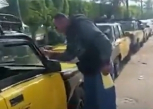 مبادرة سائقي تاكسي الإسكندرية لتوصيل مرضي السرطان بالمجان (فيديو)