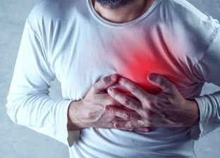 6 علامات تدل على خطر الإصابة بالنوبة القلبية.. أبرزها ضيق التنفس والصدر