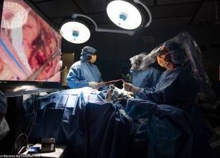 لأول مرة في تاريخ الطب.. إجراء جراحة دقيقة بنظارات 3D