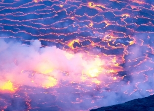 ثوران بركان على جزيرة لابالما الإسبانية وعمليات إجلاء للسكان (فيديو)