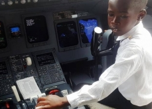 طفل بعمر الـ7 سنوات.. يقود طائرة ويحلم بالسفر إلى المريخ