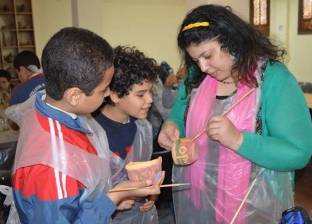 مركز «تراثنا» ينظم ورش لتدريب الأطفال على صناعة الفخار بالفسطاط