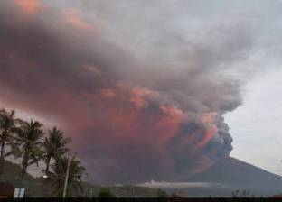 إندونيسيا تلغي حالة التأهب القصوى بسبب محدودية ثوران بركان "أجونج"
