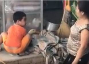 بالفيديو| لقطات طريفة لطفل ينجح في إنقاذ "بطة" من الذبح