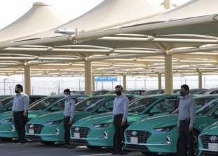 كيف سيبدو سائقو سيارات الأجرة بالزي الجديد في السعودية؟.. التطبيق غدا