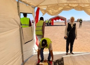 مطار أبوسمبل يجري تجربة للتعامل مع انفجار إطار طائرة فور هبوطها «صور»