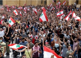 متظاهرو لبنان يحتفلون باستقالة الحريري