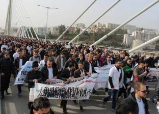 آلاف الأطباء يتظاهرون في الجزائر احتجاجا على "الخدمة المدنية"