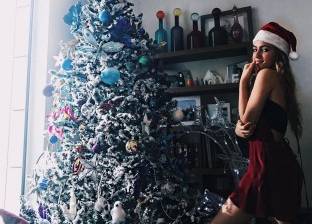 ابنة عمرو دياب مرتدية زي "بابا نويل": "ماري كريسماس"
