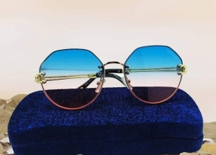 محل بصريات يوزع نظارات شمسية هدية لطلبة الثانوية العامة: «تعويض تعب سنة كاملة»