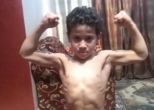 عبد الرحمن بويكا عمره 10 سنين وبيجيب 200 ضغط.. «أقوى طفل في مصر»