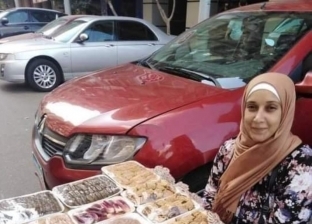 «رشا ست بـ100 راجل».. تبيع محشي في الشارع لتعول ابنتها: زوجي تخلى عني