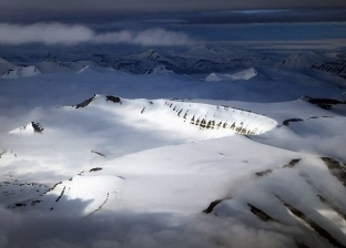 علماء يبنون معسكرات في جليد القطب الشمالي لدراسة تغير المناخ