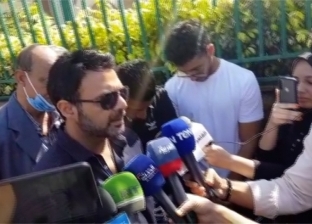 عمرو محمود ياسين: "وصلت بابا لآخر محطة في رحلته"