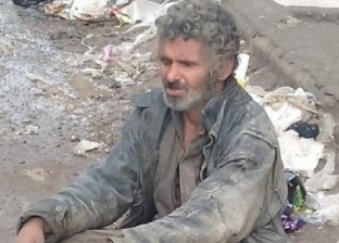 إنقاذ مشرد كفيف يفترش الشارع ويأكل من القمامة: «بيخاف من الناس»