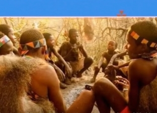 أفريقيا قارة العجائب.. قبيلة تجلس القرفصاء 10 ساعات والسمنة مقياس للجمال