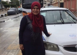 أول "سائقة تاكسى" في بورسعيد تتحدى "التنمر"