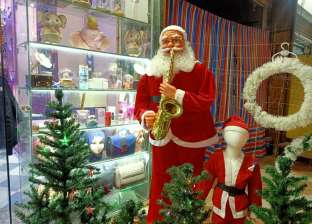 أسعار بابا نويل والزي التنكري في الأسواق للاحتفال بالكريسماس