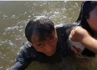 بالفيديو| طفلة تنجو من الموت بعد اختطافها من "أسد البحر"