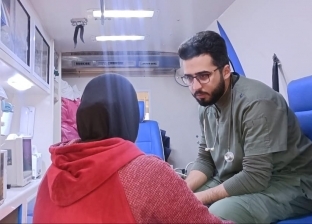 «حمود» طبيب سوري يكشف على البسطاء مجانا بالإسكندرية: مصر فتحت لي أحضانها