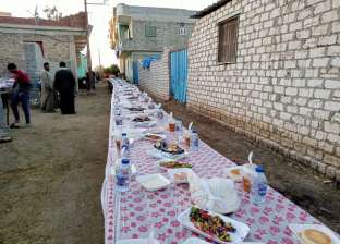 أهالي قرية بكفر الشيخ يقيمون مائدة إفطار للأيتام والصائمين بطول 105 أمتار