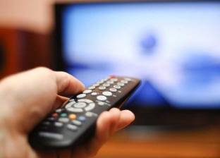 لماذا يتنقل الرجال بين قنوات التلفاز معظم الوقت؟
