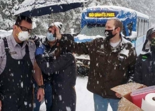 عاملون علقوا وسط الثلوج مع لقاحات كورونا لتحدث المفاجأة