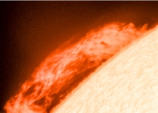 رصد شواظ ضخم على الشمس اليوم.. هل يؤثر على كوكب الأرض؟