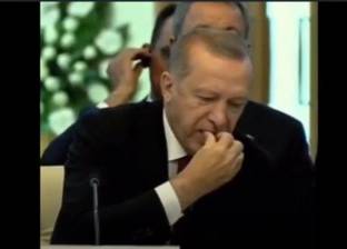 آخرها سؤال "لا تكن أحمق".. مواقف محرجة تعرض لها أردوغان على الهواء