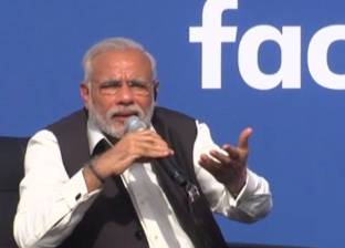 رئيس وزراء الهند يبكي على الهواء: "كنا نغسل الصحون ونملأ المياه لنعيش"
