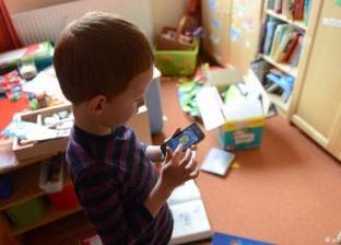 دراسة تحذر من تأثير الهواتف الذكية على صحة الأطفال