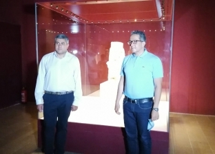 "متحف الغردقة" تهدي أمين السياحة العالمية بردية محكمة الموتى في العصر الفرعوني