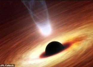 يقترب من سرعة الضوء.. اكتشاف ثقب أسود هائل قرب من الشمس