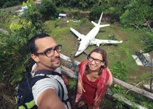 بالصور| لغز الطائرة المجهولة في إندونيسيا: "أصبحت مزارا للسائحين"