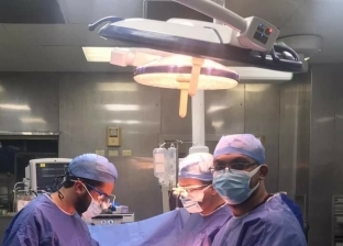 فريق طبي بقصر العيني يستخرج سيخا حديديا اخترق ظهر ورئة عامل بناء «صور»