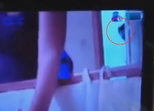 بالفيديو| أب يرصد ظهور شبح في غرفة طفله الصغير