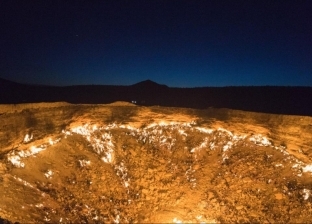 "بوابة الجحيم" حفرة عمقها 25 مترا مشتعلة نار منذ 40 عاما في تركمانستان