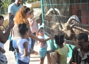 إقبال كثيف على حديقة الحيوان في ثاني أيام عيد الفطر بالإسكندرية