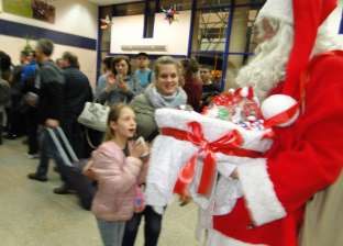 قادما من بلجيكا.. "بابا نويل" يصل مرسى علم للاحتفال بأعياد الميلاد