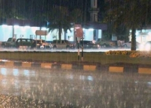 أمطار غزيرة على الإسكندرية.. و"الصرف الصحي" تتدخل بـ"سيارات الشفط"