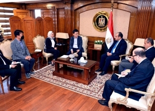 وزير الصناعة يبحث مع وفد «سامسونج» خطط توسع الشركة في السوق المصرية